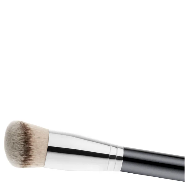 MAC 170 Synthetic Rounded Slant Brush 4 MAC 170 Synthetic Rounded Slant Brush - Image 2