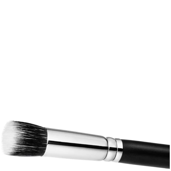 MAC 130S Short Duo Fibre Brush 4 MAC 130S Short Duo Fibre Brush - Image 2