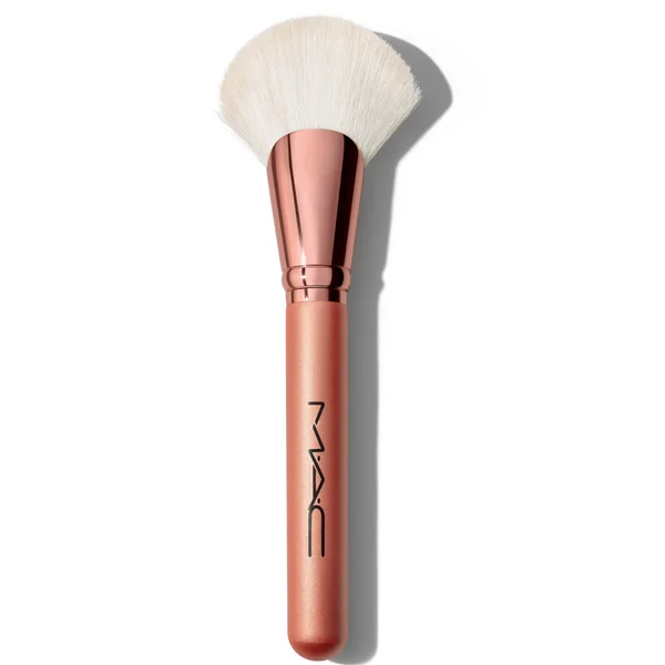 MAC 143S Bronzer Fan Brush 3 MAC 143S Bronzer Fan Brush